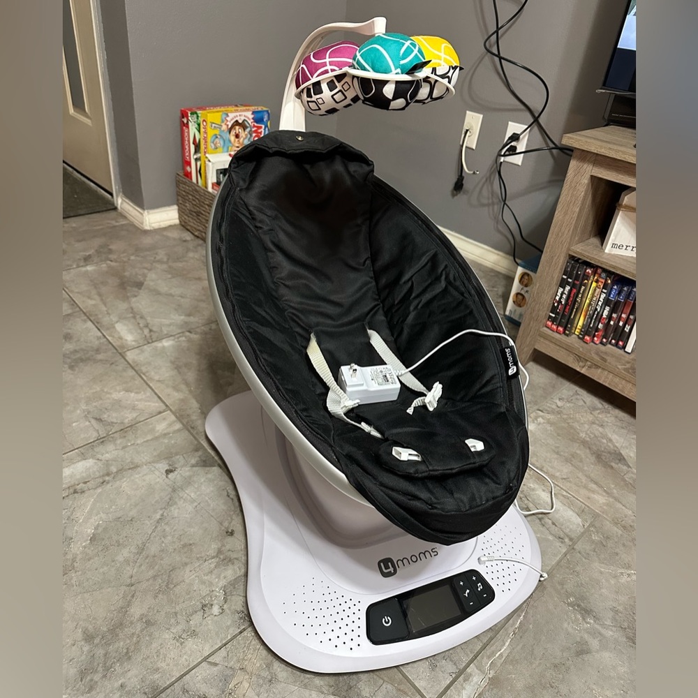 4Moms MamaRoo Multi-Motion Baby Swing in Black